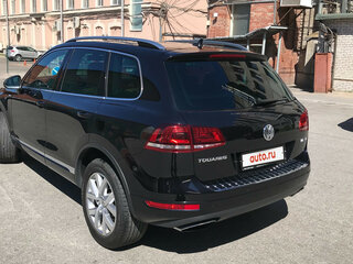 2013 Volkswagen Touareg II, чёрный, 3000000 рублей, вид 3