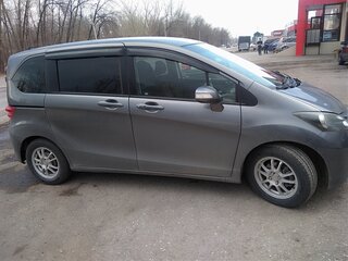 2011 Honda Freed I, серый, 1400000 рублей, вид 3