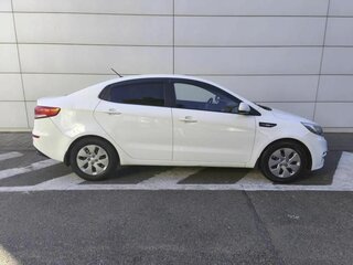 2015 Kia Rio 6-speed III, белый, 720000 рублей, вид 4