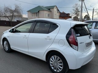 2016 Toyota Aqua I Рестайлинг, белый, 1180000 рублей, вид 4