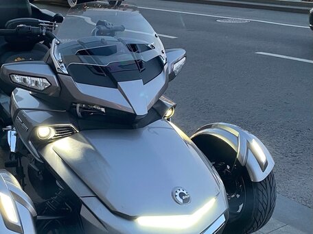 2017 BRP Can-Am Spyder, серебристый, 2500000 рублей, вид 3