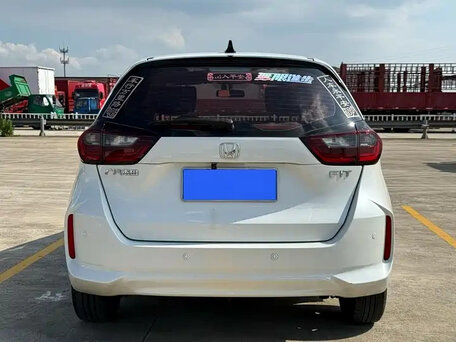 2023 Honda Fit IV Рестайлинг, белый, 1060000 рублей, вид 4