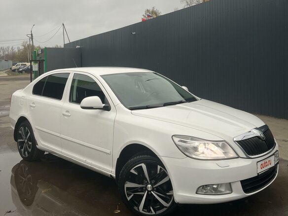 2012 Skoda Octavia II (A5) Рестайлинг, белый, 1050000 рублей