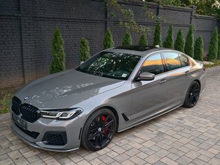 2021 BMW 5 серии 540i xDrive VII (G30/G31/G38) Рестайлинг, серый, 5491000 рублей, вид 3