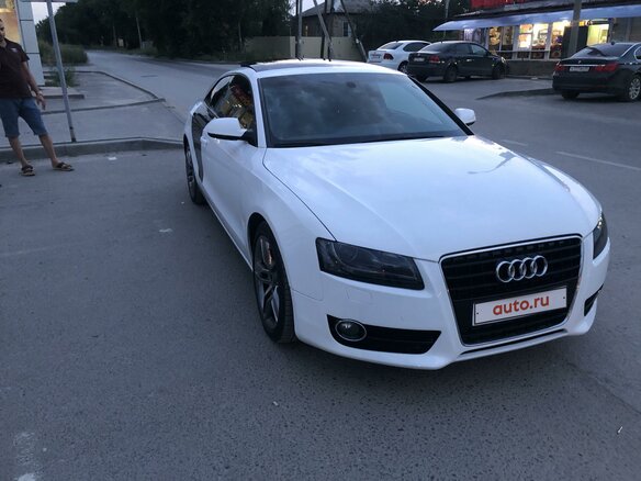 2011 Audi A5 I (8T), белый, 900000 рублей