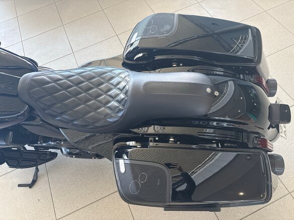 2021 Harley-Davidson Street Glide, чёрный, 5000000 рублей - вид 5