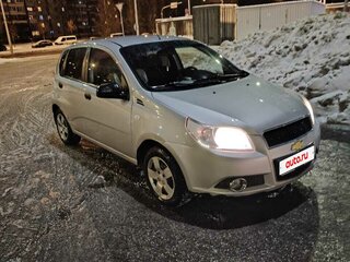 2010 Chevrolet Aveo I Рестайлинг, серебристый, 305000 рублей, вид 4