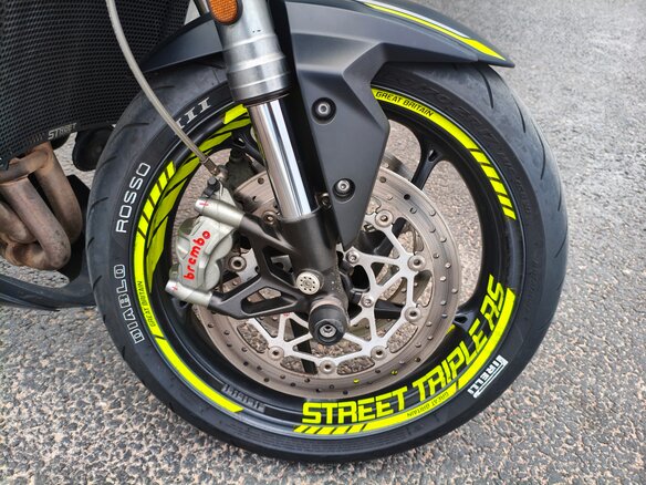 2021 Triumph Street Triple, чёрный, 700000 рублей - вид 7