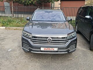 2019 Volkswagen Touareg III, серый, 8600000 рублей, вид 1