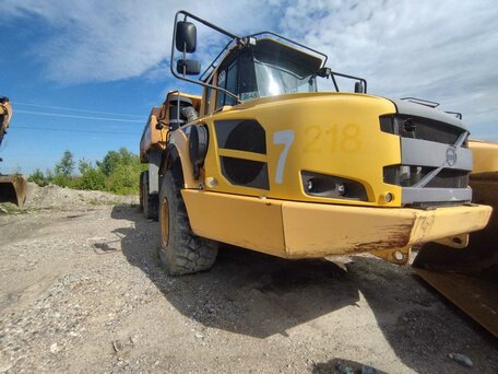 2011 Volvo F-Series, жёлтый, 11800000 рублей, вид 3