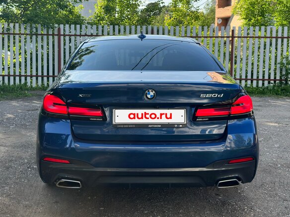 2021 BMW 5 серии 520d xDrive VII (G30/G31/G38) Рестайлинг, синий, 4200000 рублей - вид 3