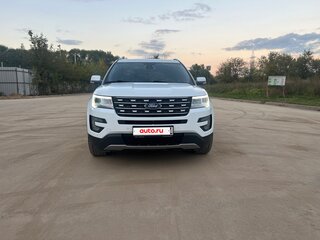 2016 Ford Explorer V Рестайлинг, белый, 2700000 рублей, вид 2
