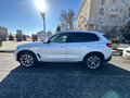 2022 BMW X5 45e IV (G05/G18), белый, 7500000 рублей - вид 2