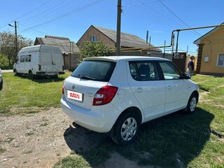 2012 Skoda Fabia II Рестайлинг, белый, 820000 рублей, вид 3