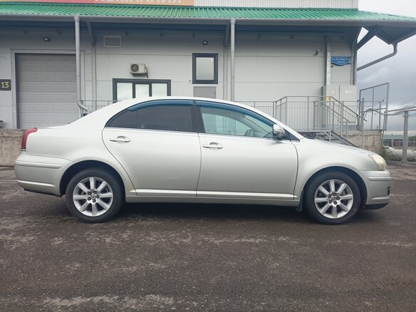 2006 Toyota Avensis II Рестайлинг, серебристый, 920000 рублей - вид 1