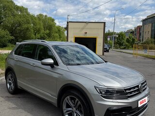 2018 Volkswagen Tiguan II, серебристый, 2880000 рублей, вид 3