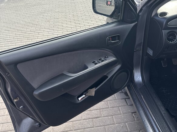 2004 Mitsubishi Outlander I, серый, 950000 рублей - вид 11