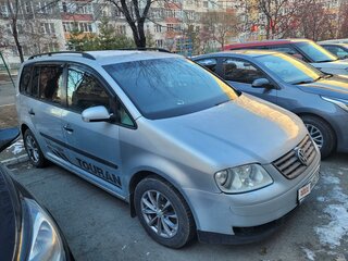2004 Volkswagen Touran I, серебристый, 520000 рублей, вид 2