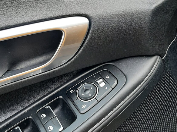 2020 Hyundai Sonata VIII (DN8), жёлтый, 2100000 рублей - вид 9