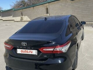2021 Toyota Camry VIII (XV70) Рестайлинг, чёрный, 4490000 рублей, вид 4