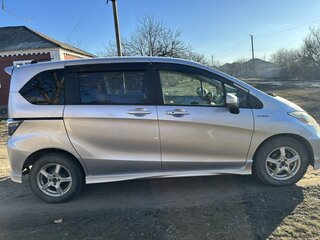 2012 Honda Freed Spike I Рестайлинг, серебристый, 1070000 рублей, вид 3