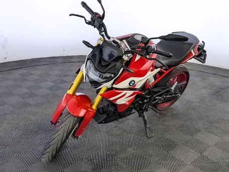 2023 BMW G 310 R, красный, 410000 рублей, вид 3
