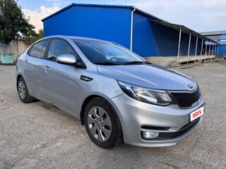 2016 Kia Rio III Рестайлинг, серебристый, 1050000 рублей, вид 2