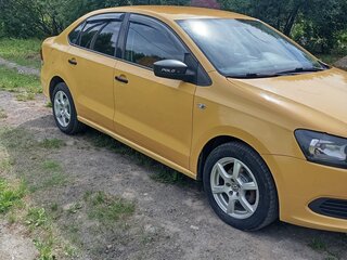 2015 Volkswagen Polo V, жёлтый, 700000 рублей, вид 2
