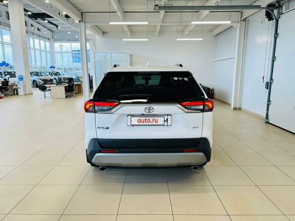 2019 Toyota RAV4 V (XA50), белый, 3100000 рублей - вид 5