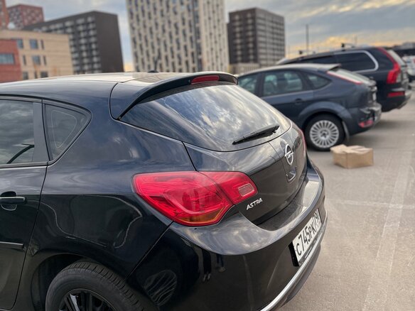 2014 Opel Astra J Рестайлинг, чёрный, 835000 рублей - вид 3