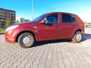 2011 Renault Sandero I, красный, 270000 рублей, вид 3