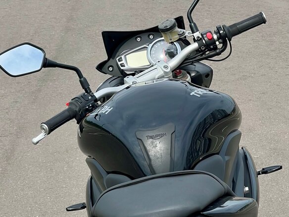 2015 Triumph Speed Triple, чёрный - вид 12