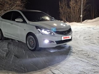 2015 Hyundai Solaris I Рестайлинг, белый, 1100000 рублей, вид 2