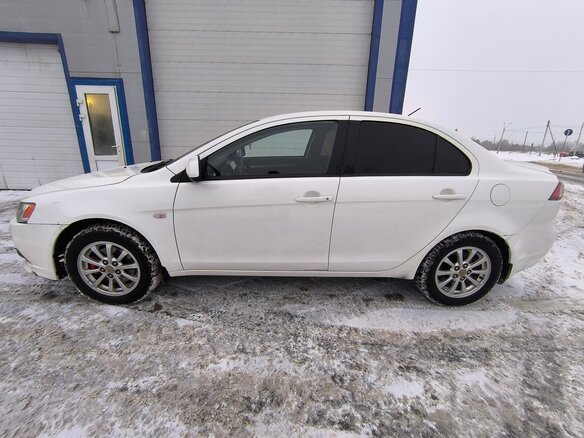 2013 Mitsubishi Lancer X Рестайлинг, белый - вид 3