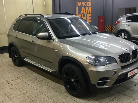 2011 BMW X5 35i II (E70) Рестайлинг, бежевый - вид 1