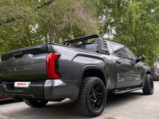 2022 Toyota Tundra CrewMax III, серый, 9200000 рублей, вид 2
