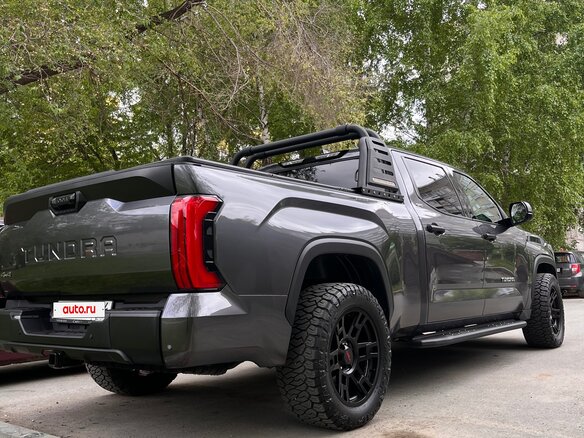 2022 Toyota Tundra CrewMax III, серый, 9200000 рублей - вид 1
