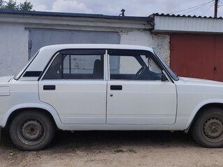 2011 Lada (ВАЗ) 2105, белый, 300000 рублей, вид 2