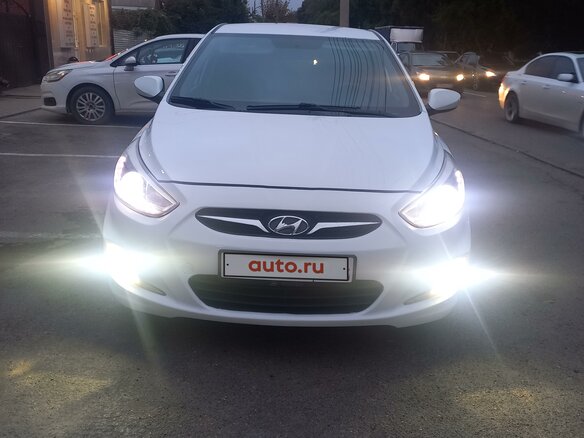 2013 Hyundai Solaris I, белый, 800000 рублей - вид 3