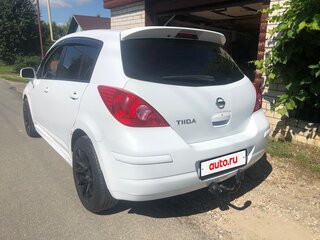 2013 Nissan Tiida I Рестайлинг, белый, 820000 рублей, вид 5