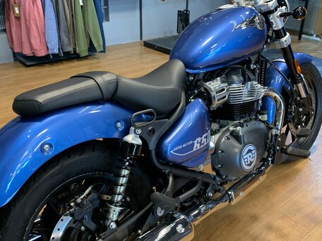 2025 Royal Enfield Super Meteor, синий, 755000 рублей, вид 5