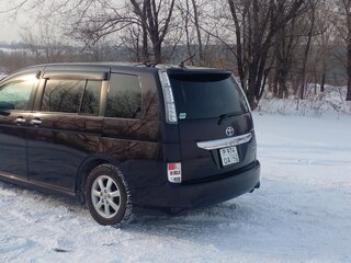 2011 Toyota ISis I Рестайлинг, красный, 1350000 рублей, вид 4