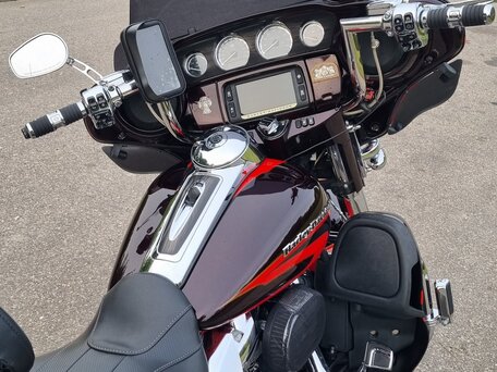 2017 Harley-Davidson CVO Limited, красный, 2801859 рублей, вид 4