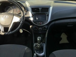 2013 Hyundai Solaris I, чёрный, 599000 рублей, вид 3