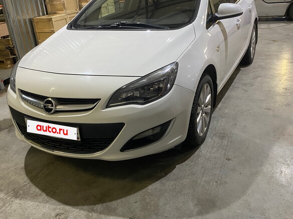 2014 Opel Astra J Рестайлинг, белый, 850000 рублей - вид 1