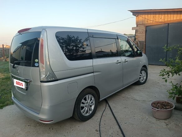 2010 Nissan Serena IV (C26), серый, 1340000 рублей - вид 2