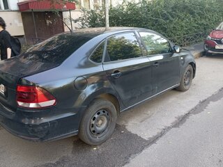 2015 Volkswagen Polo V Рестайлинг, чёрный, 350000 рублей, вид 3