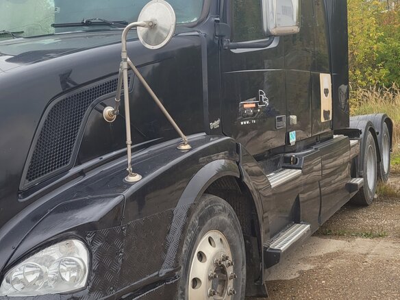 2009 Volvo VNL, чёрный, 4000000 рублей - вид 3
