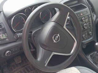 2013 Opel Astra J Рестайлинг, серебристый, 620000 рублей, вид 4