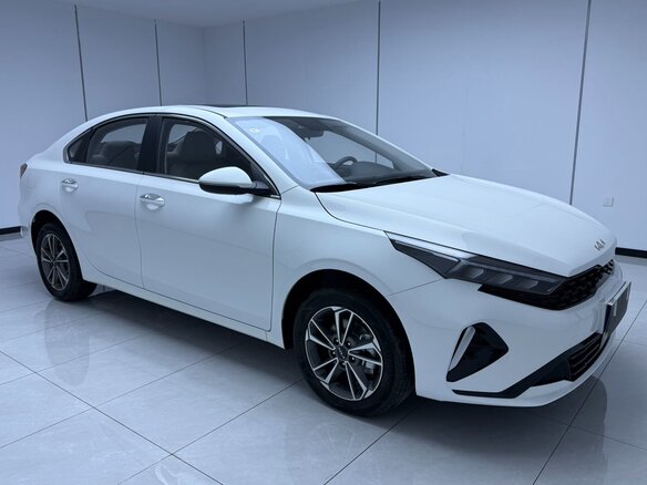 2023 Kia K3 II (China Market) Рестайлинг, белый, 1485007 рублей - вид 1